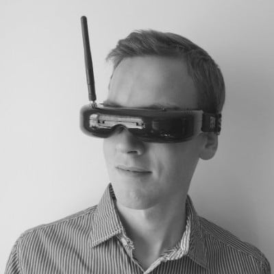 Image of a man with a virtual reality headset in black and white